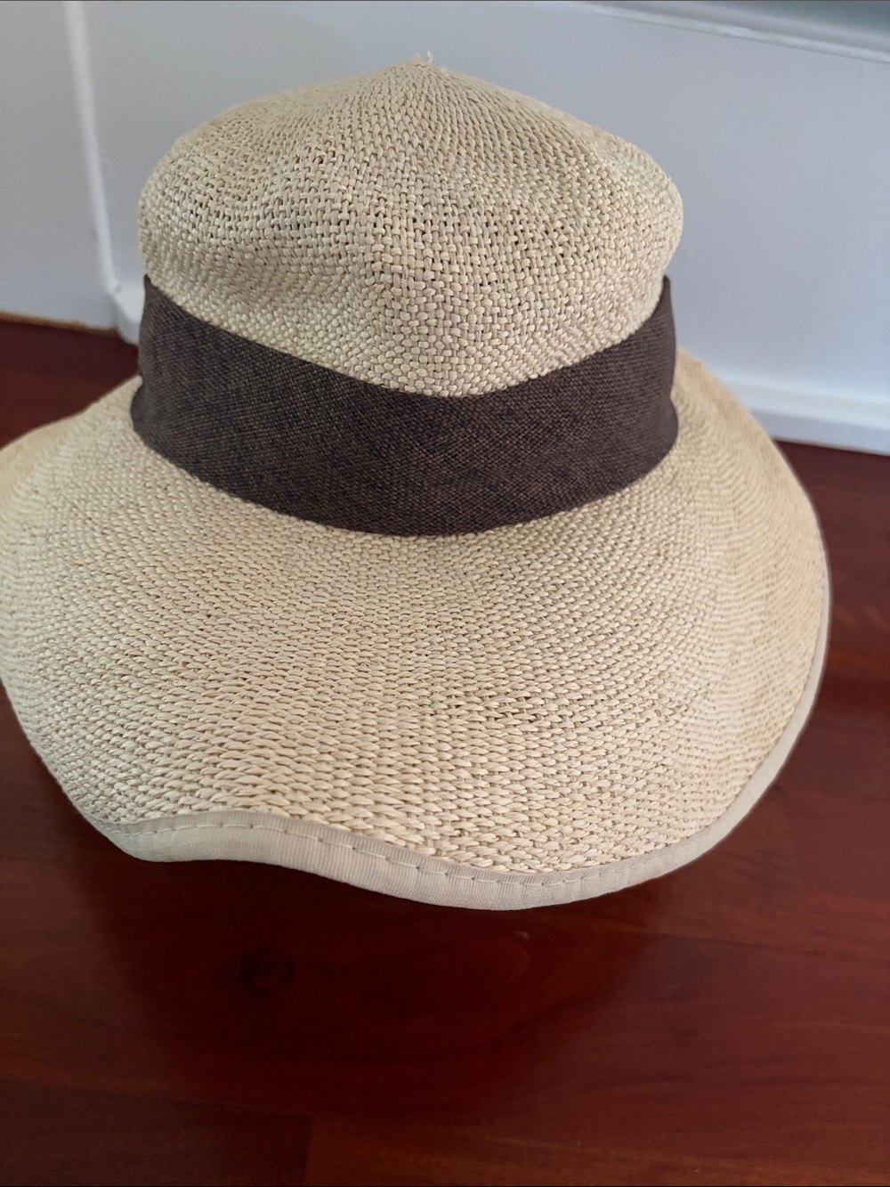 Women’s Wide-Brim Straw Sun Hat with Dark Brown Band
